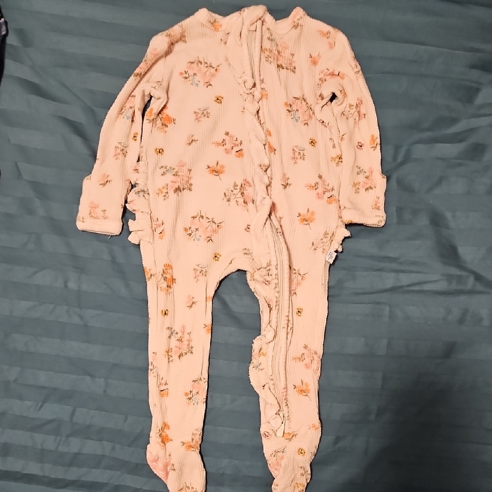 Posh Peanut Cream Floral Zippy